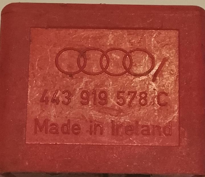 Releu  267 443919578c Audi A4 B5 seria