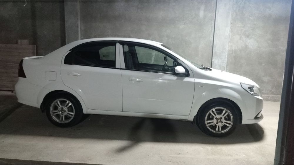 Нексия 3 сотилади