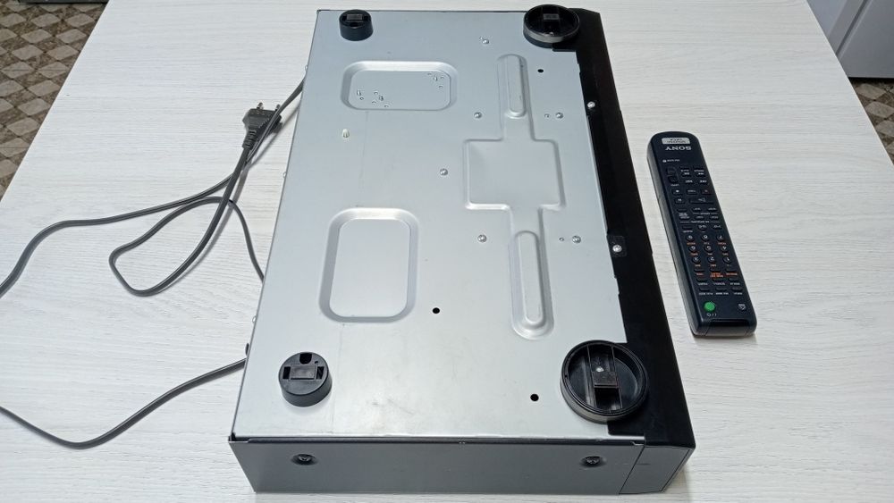 Мини диск проигрыватель в отличном состоянии! Пульт есть! Всё работает