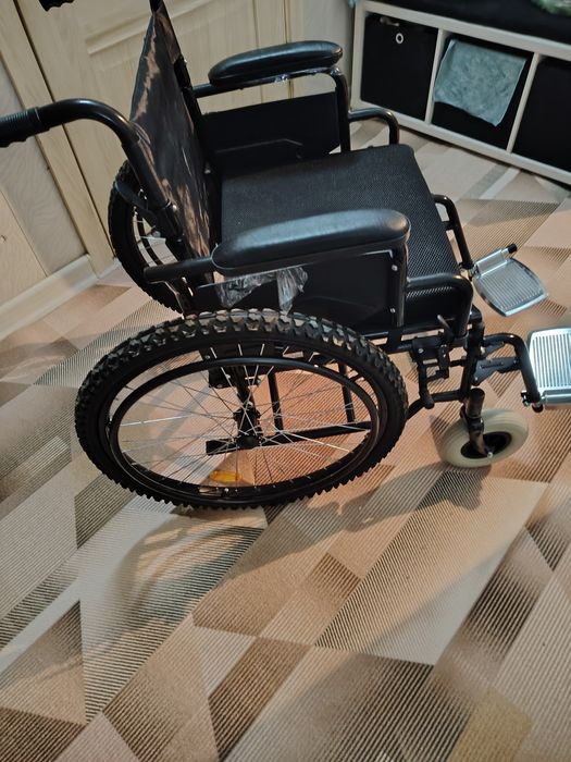 Инвалидная коляска на привокзальном
