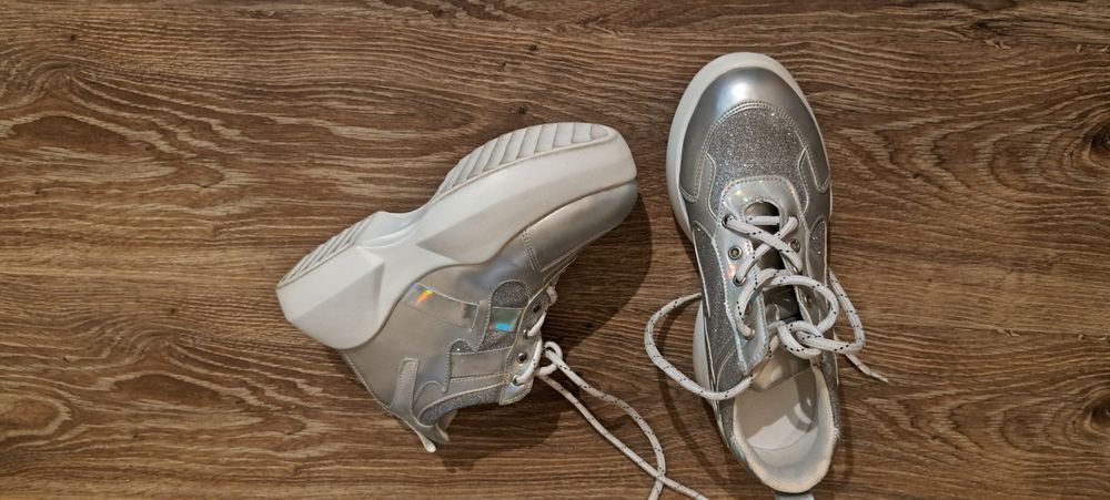 Обувки на висока платформа 37,5намер