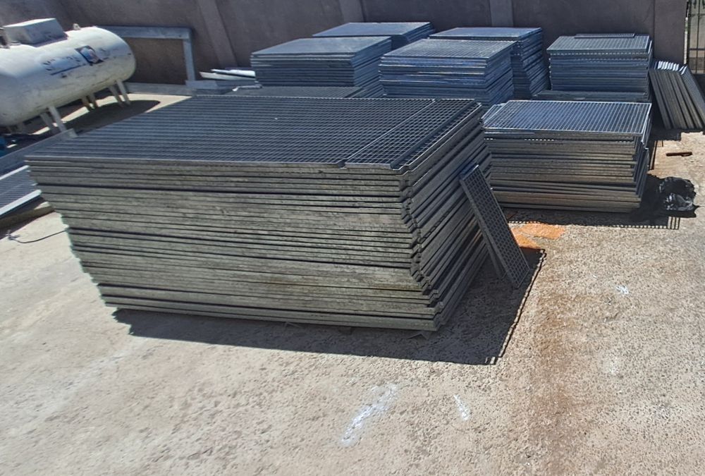 Grilaje-trepte zincate 125x24