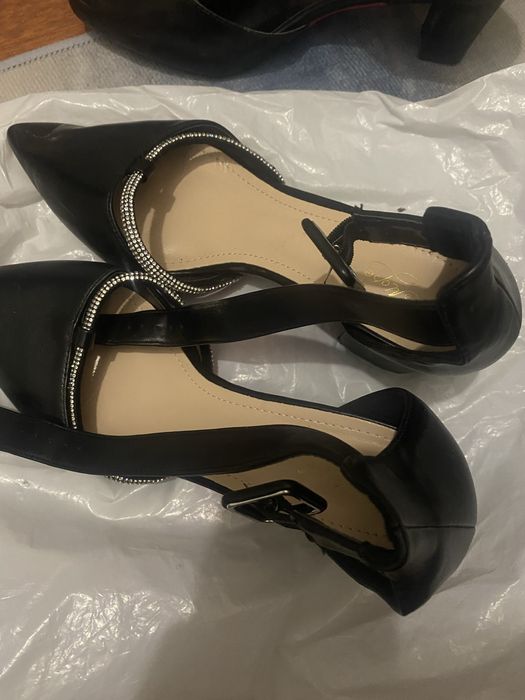 Продам женские туфли