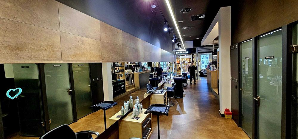 Afacere la cheie salon infrumusetare Mall Focsani 16 angajati