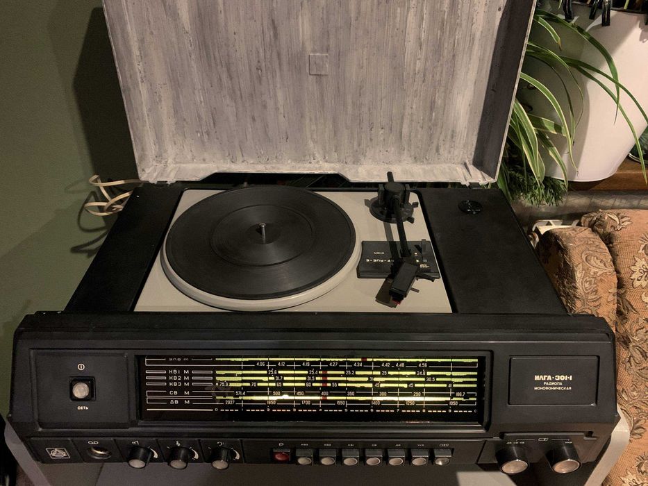 Проигрыватель ILGA 301 с колонками