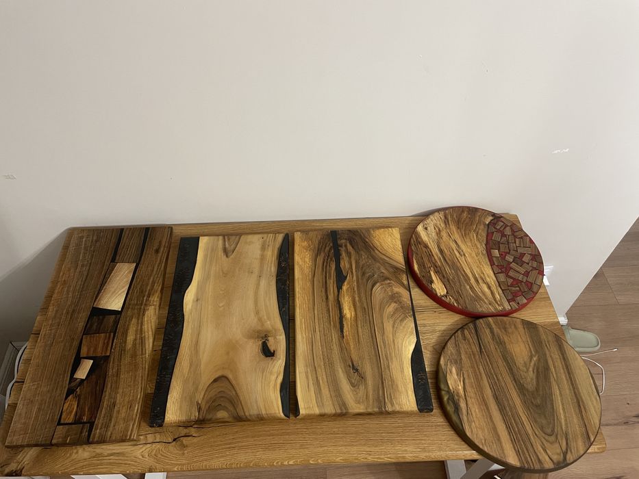 Vand tocatoare/platouri din lemn de nuc si rasina