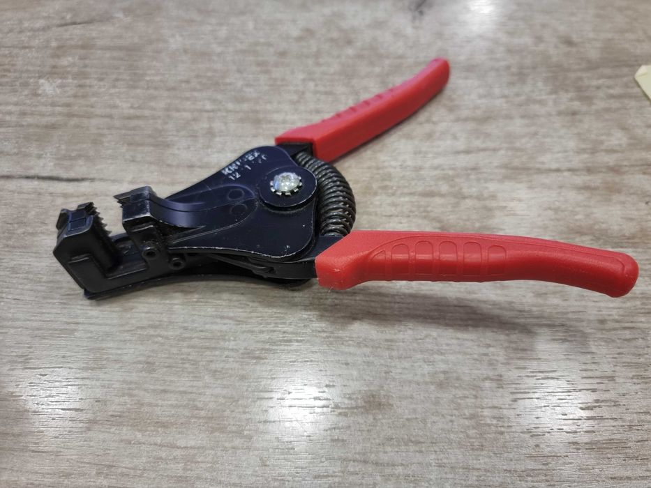 Клещи KNIPEX за сваляне на изолация