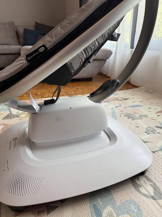 Електрическа бебешка люлка mamaRoo 5.0, сива