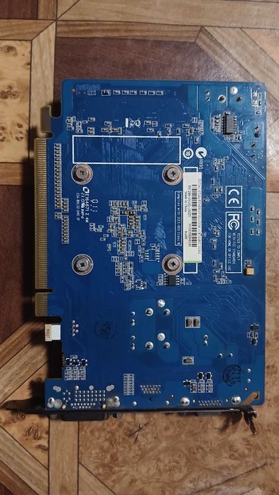 Видеокарта GT220