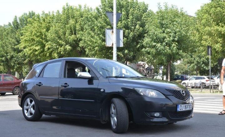 Mazda 3 2006. ..