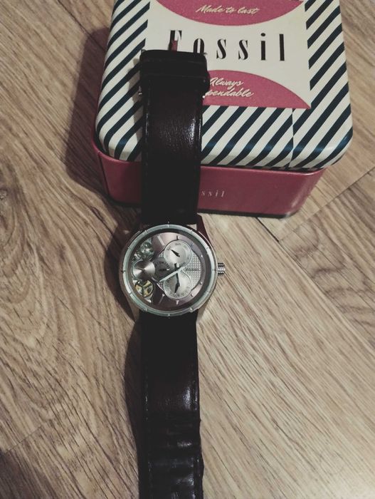 Ceasuri clasice Wostok si Raketa, mecanism mecanic, si altele.