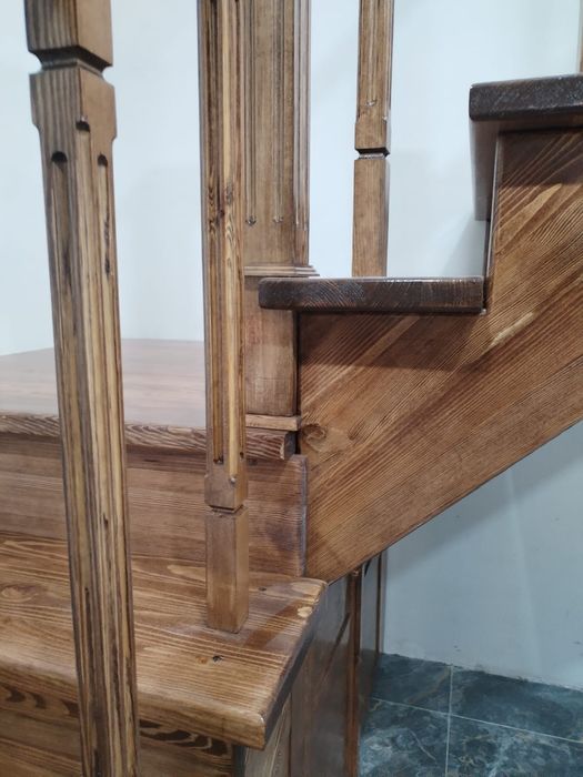 Деревянная лестница