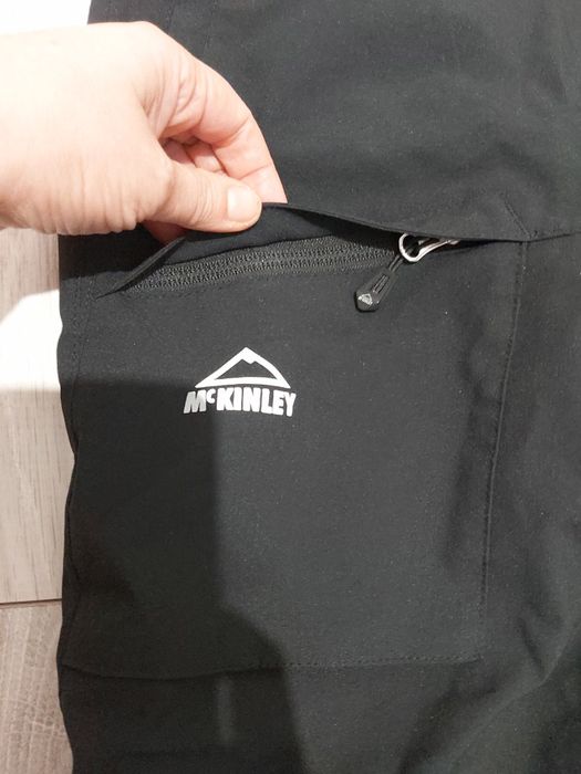 Geaca ski si pantaloni ski unisex fete/baieti McKinley 8-10 ani