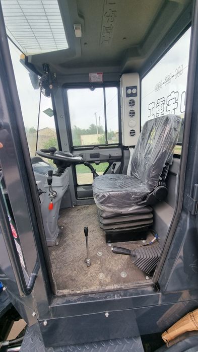 Фронтал погрузчик 1,5куб+микср ковш.