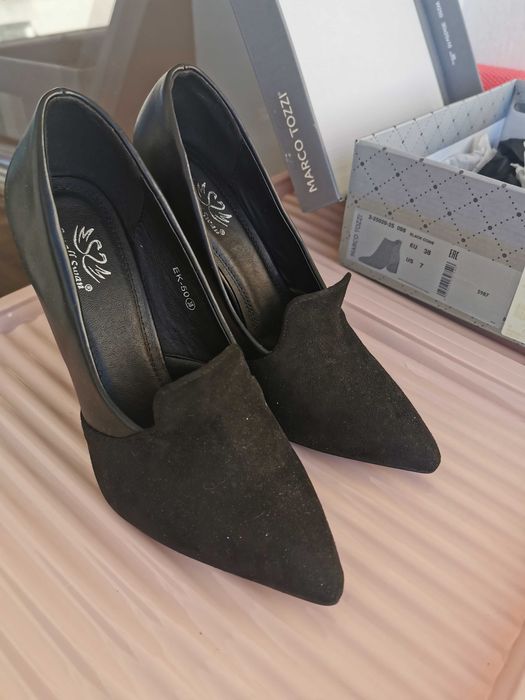 Pantofi negri cu toc inalt