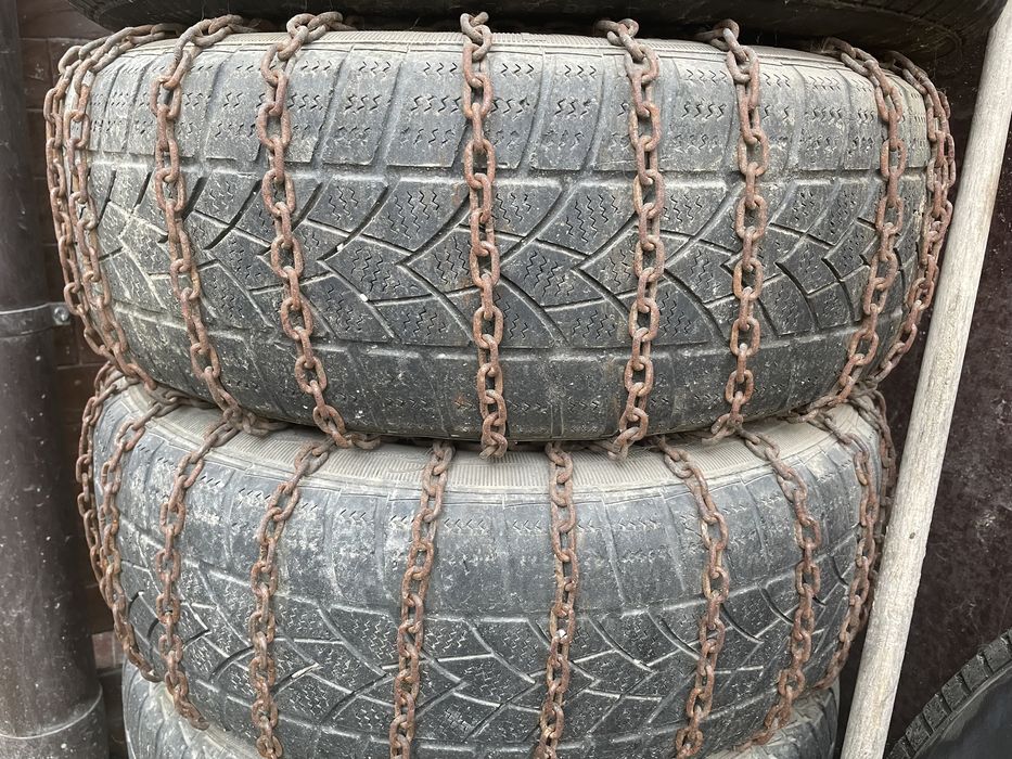 Set 2 anvelope cu jante si lanturi 85 65 r15