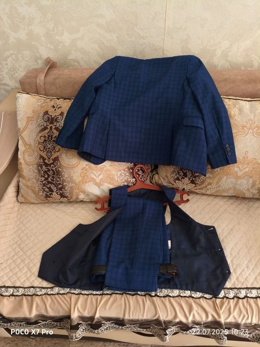 Школьная форма. Костюм тройка. Туфли. Кросовки для мальчика.  Сортиров