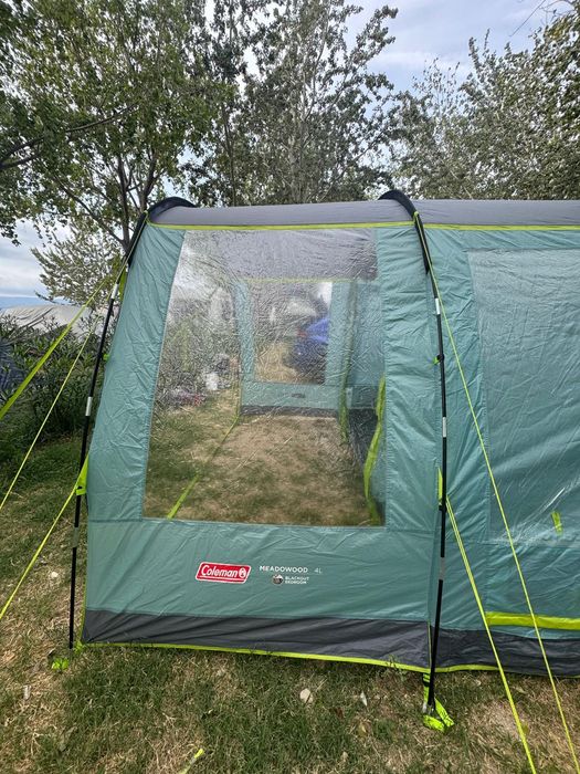 Cort Coleman Meadowood 4 Long Blackout – spațios, ideal pentru familie