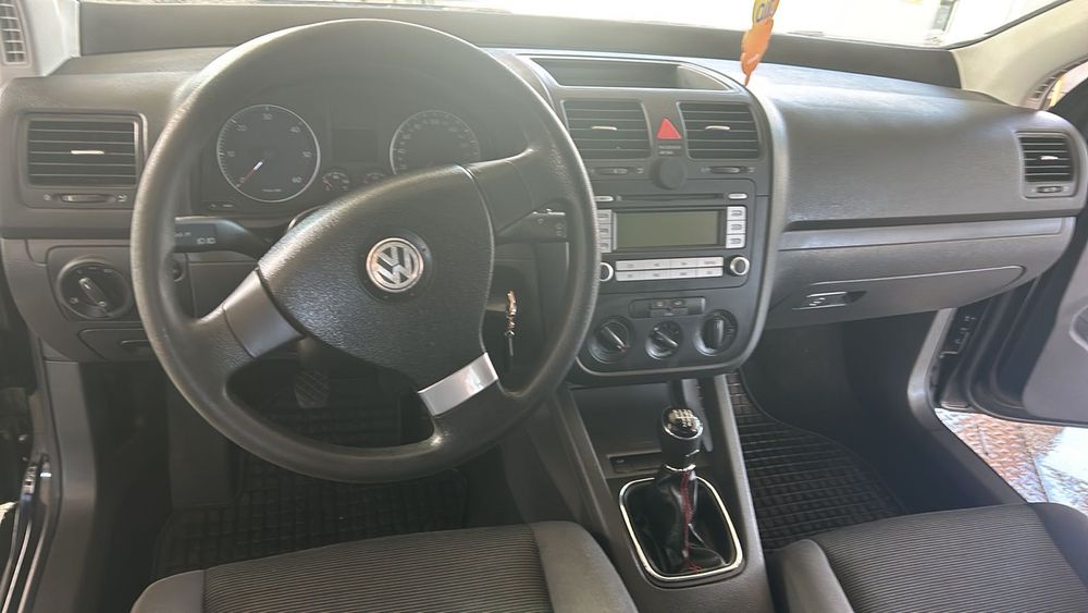 Продавам VW Golf 5