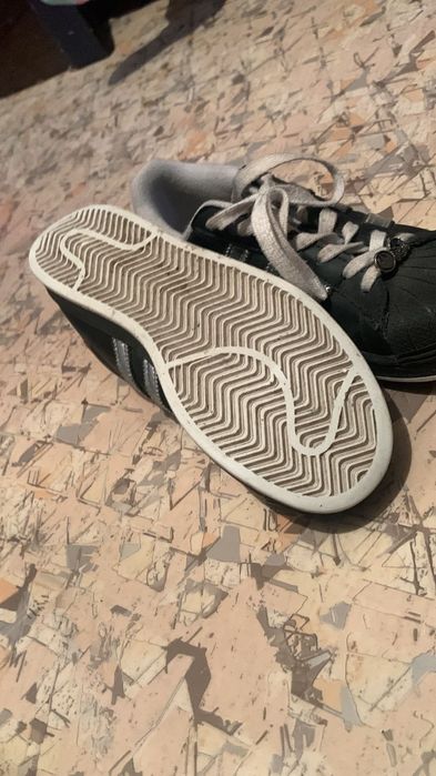 Продаю кроссовки