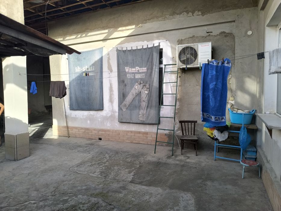 Продается дом на участке 3.5 соток в центре Янгиюля.