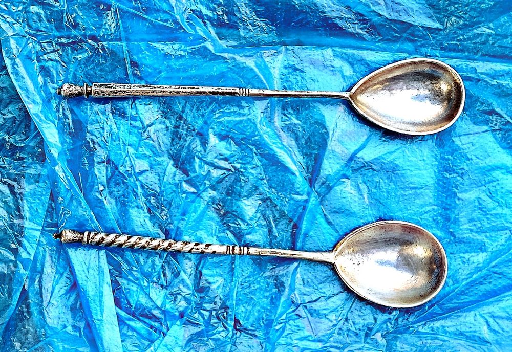 Ложки серебряные, дореволюционного времени.