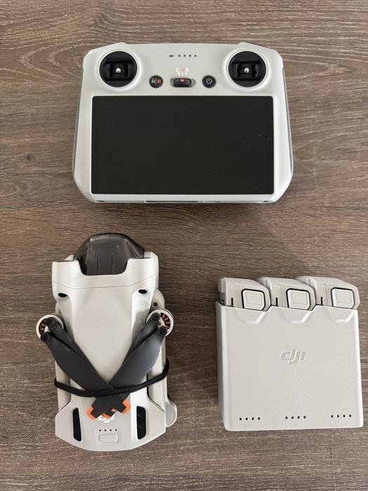 Drona DJI Mini 3 Pro – Fly More Combo Plus (Autonomie Extinsă)