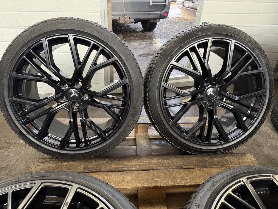 Jante Tesla model Y in doua dimensiuni spate 275/35 21 fata 255/35 21