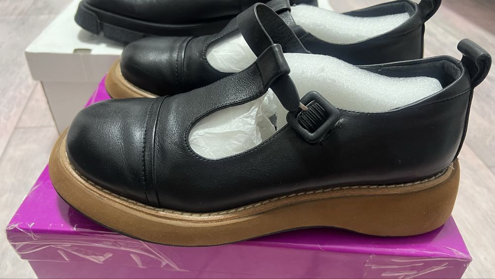 Женская обувь — туфли, кроссовки