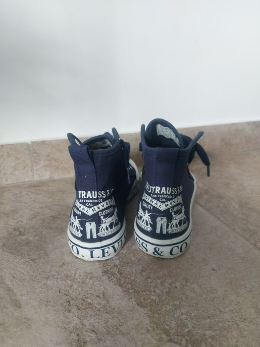 Tenisi Levi's Strauss marimea 38