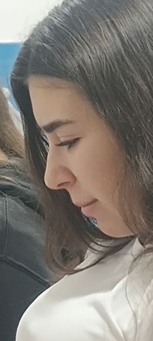 Fata neagra anunț