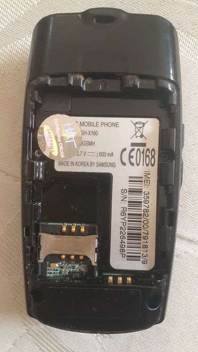 Samsung sgh x160 flip phone 
Funcționează perfect 
Fără alte accesorii