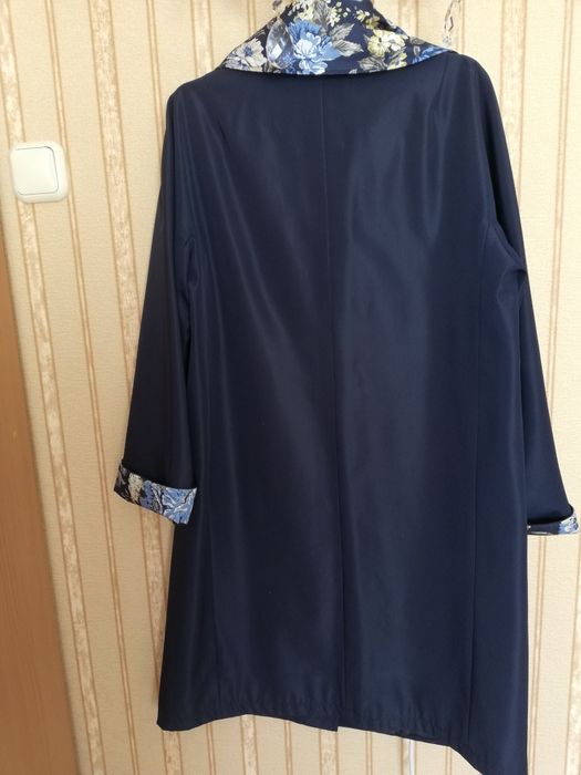 Плащ, с цветным воротником