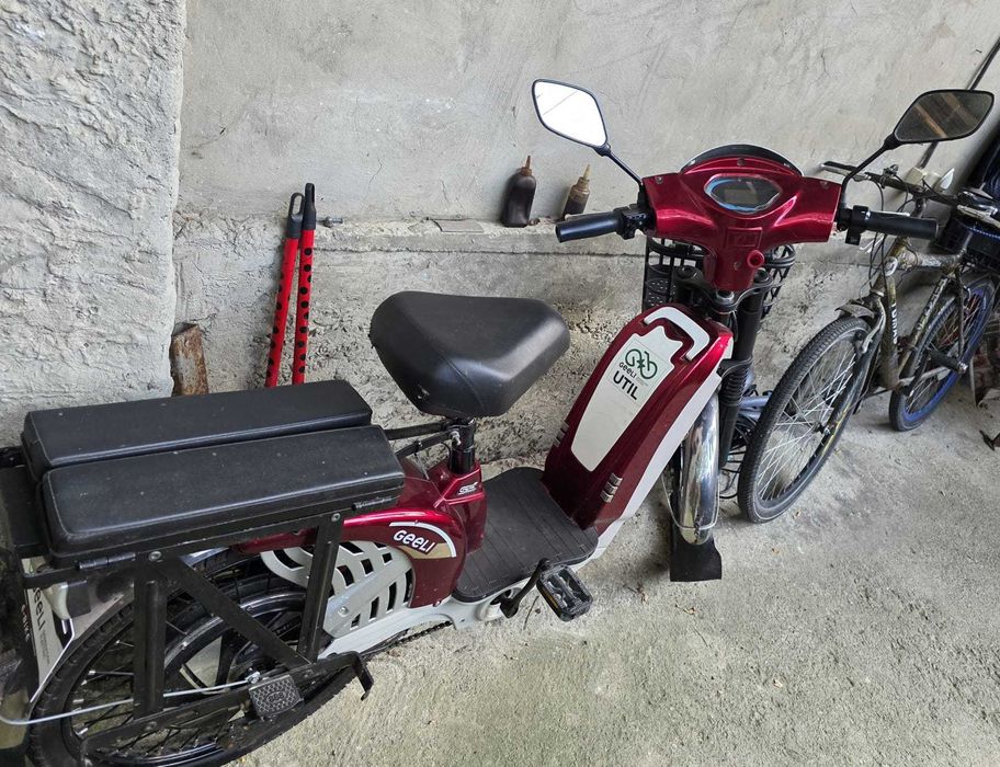 Vând bicicletă asistată electric 250W, 25km/h, KM5-S Rosu