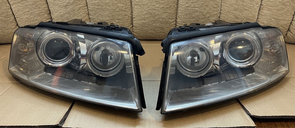 Faruri / Far stanga / Far dreapta adaptiv Audi A8 D3