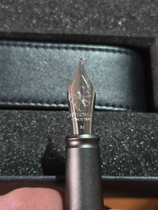 Писалка Diplomat Aero Medium Nib gift box