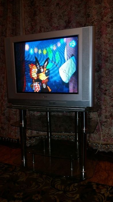 Телевизор LG 82 диагональ