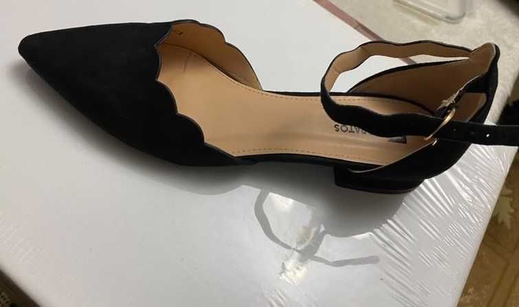 Черни велурени сандали