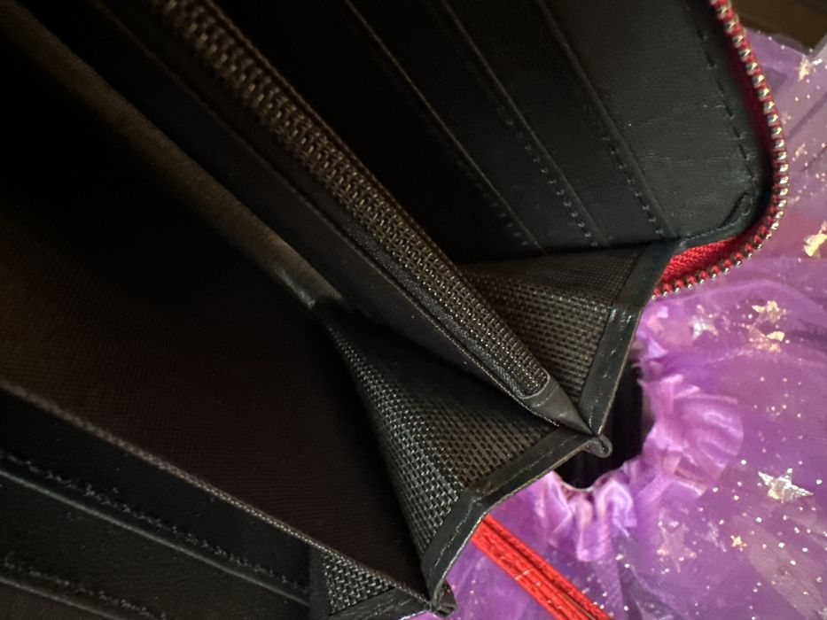 portofel rosu metalic cu argintiu nou