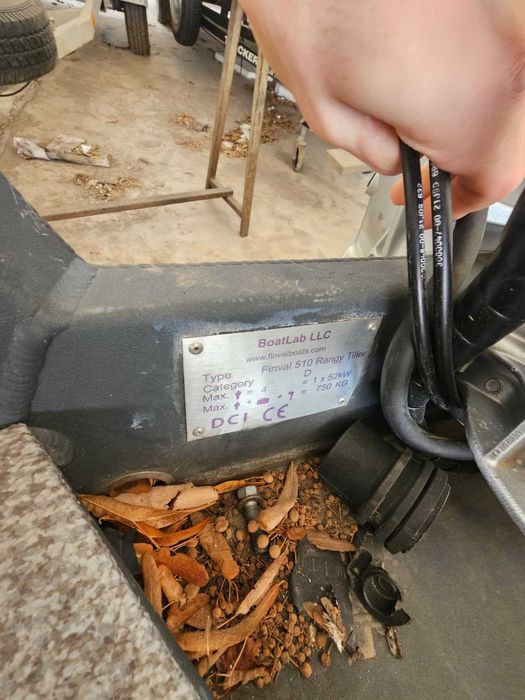 Barca cu motor- avariate