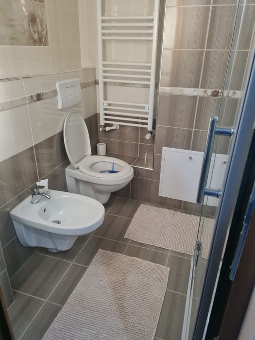 APARTAMENT 2 camere de închiriat