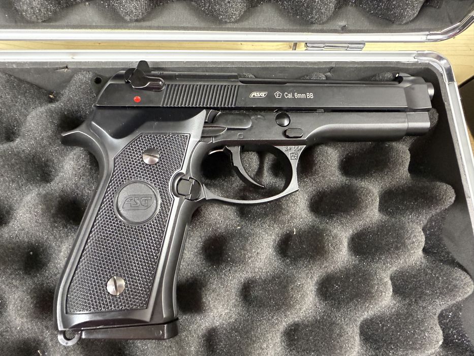 Replica airsoft pistol Beretta M9 plus geanta aluminiu Strike Systems