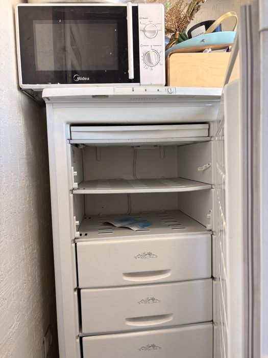 Продам на запчасти микроволновку, морозильник и мясорубку