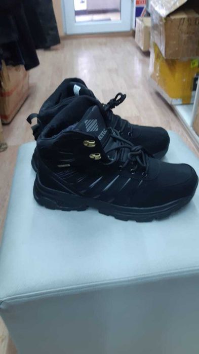 Кроссовки зимние