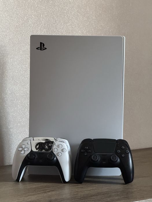 ПРОДАМ PS5 + 4 джойстика