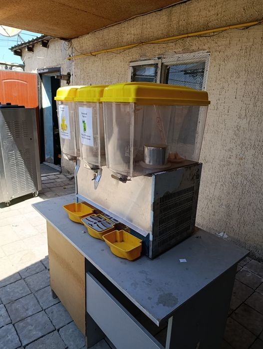 Продам мороженое аппарат вместе сокохладитель