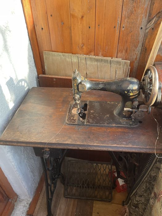 Швейная машинка Zinger