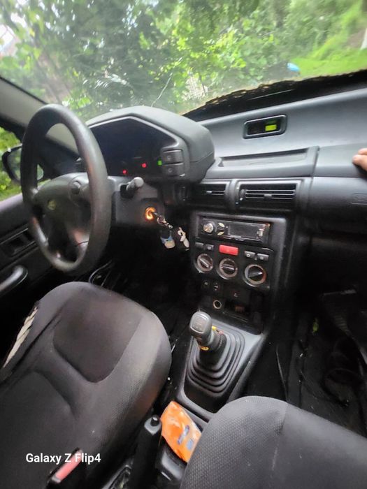 Land rover freelender
