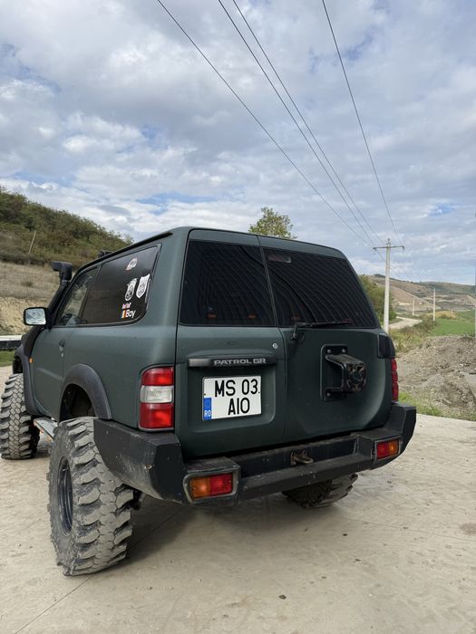 Vând nissan patrol y61 1999 cu motor de bmw
