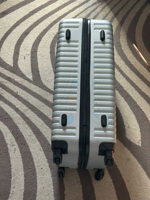 Голям твърд куфар 75 см (L), 4 колела, TSA/код – запазен